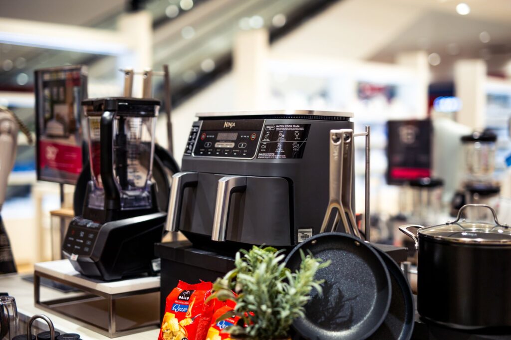 Airfryer czy piekarnik z termoobiegiem? Co zużywa mniej prądu przy fit posiłkach