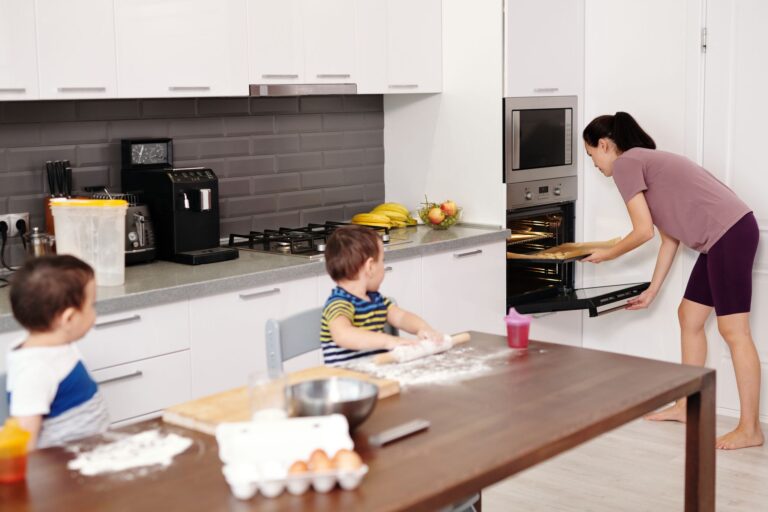 Airfryer czy piekarnik z termoobiegiem? Co zużywa mniej prądu przy fit posiłkach